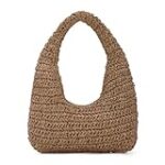 Análisis y comparativa: 5 bolsos de rafia en forma de media luna que son tendencia esta temporada