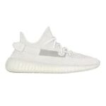 Análisis y comparativa: Yeezy White 350 - Descubre la moda y elegancia en sneakers blancos